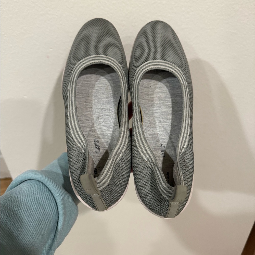 Clarks Textured Gray Slip-On Shoes 8.5